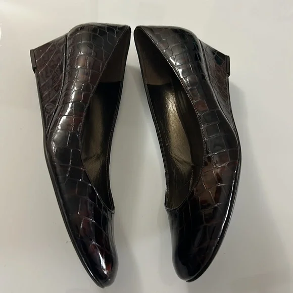 (7) Stuart Weitzman brown faux gator shoes made in Spain - Picture 4 of 8